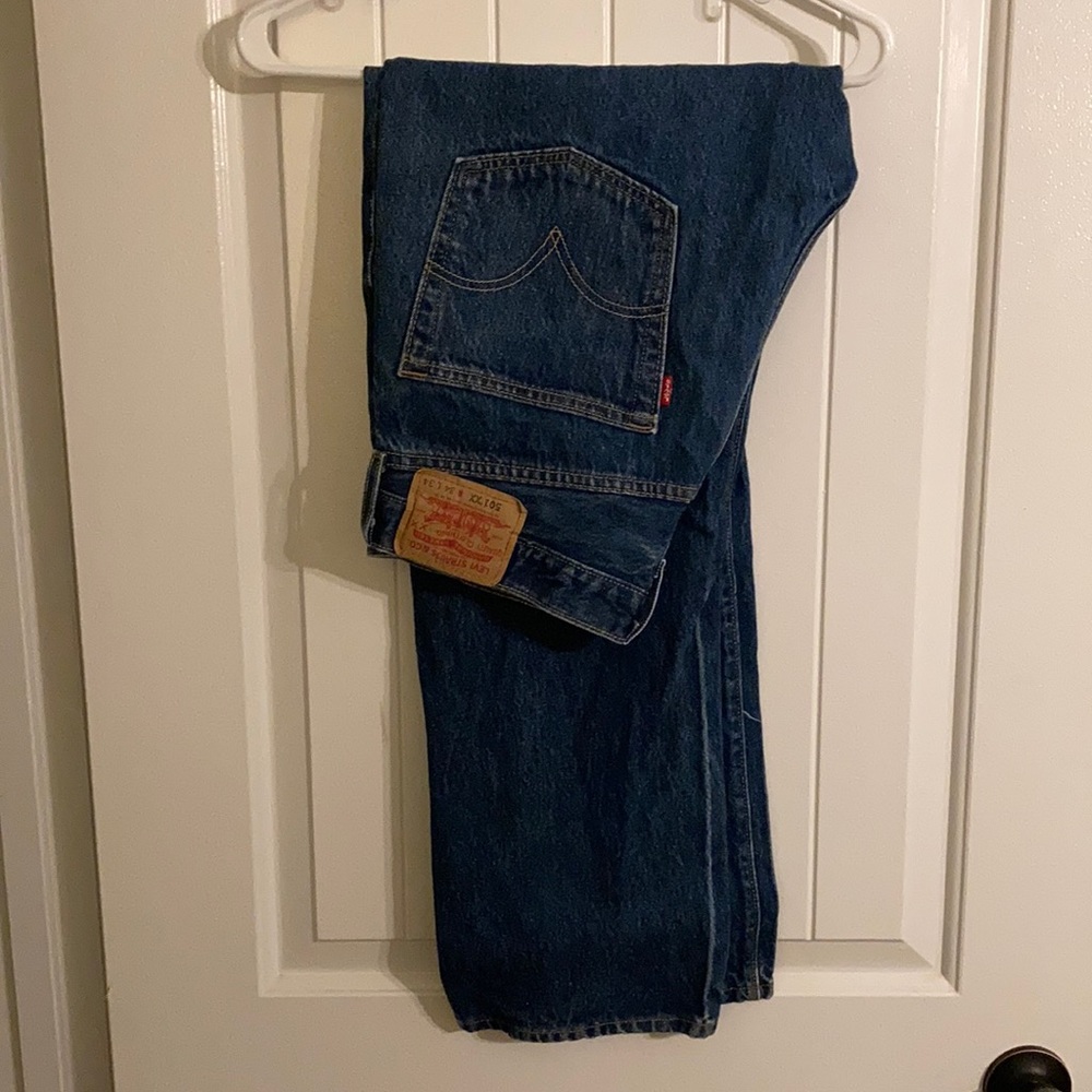 3 pairs of Levi Jeans
